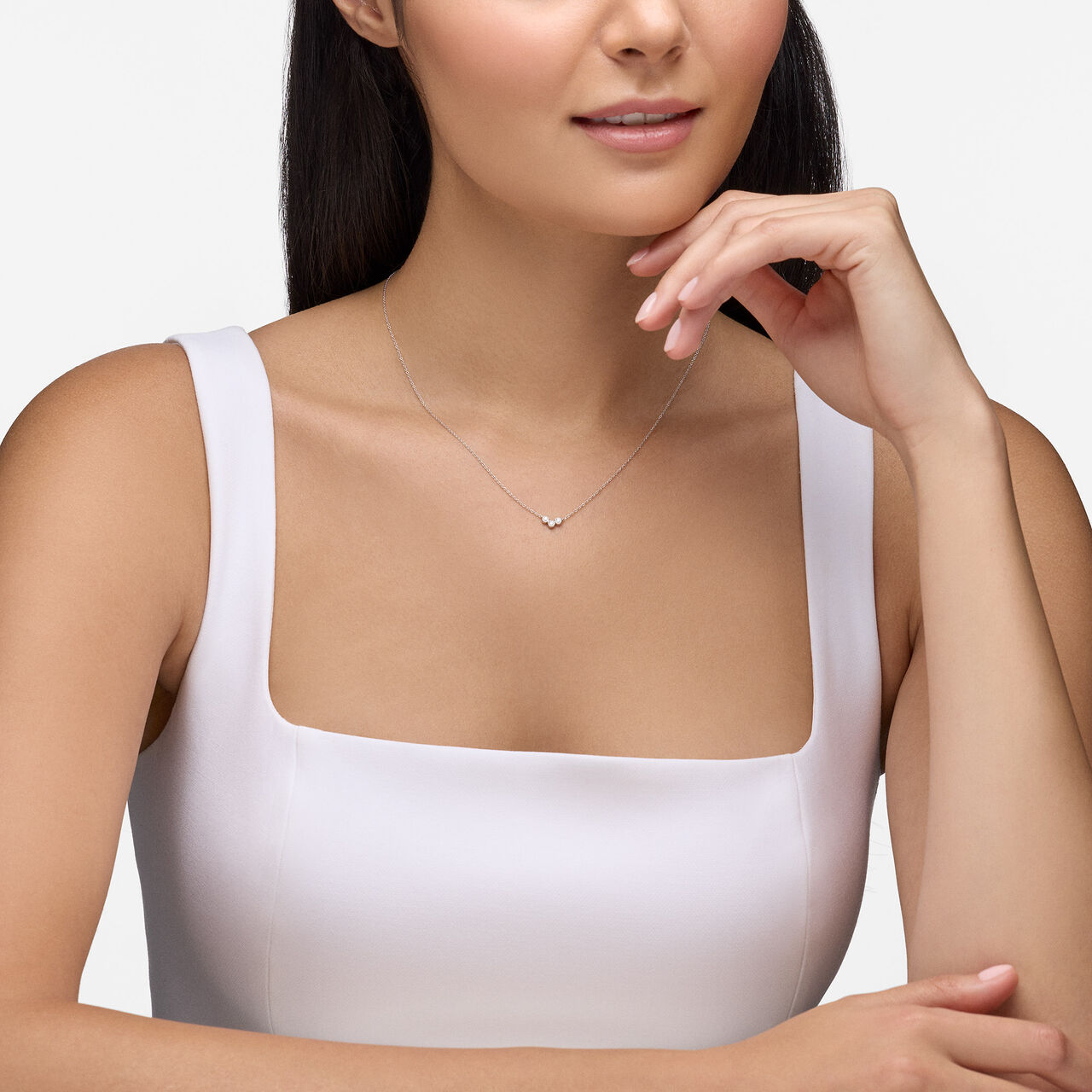 Birks Iconic Collier pendentif Splash en diamants, or blanc image number 1