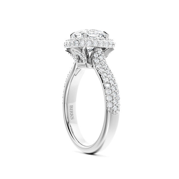 Bague de fian&ccedil;ailles avec diamant coupe coussin &agrave; halo simple et bande pav&eacute;e