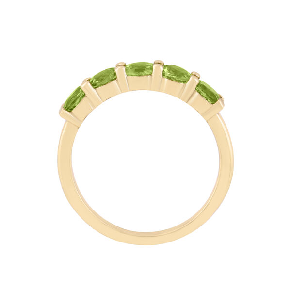 Bague &agrave; cinq pierres p&eacute;ridot, 1.20ct en or jaune.