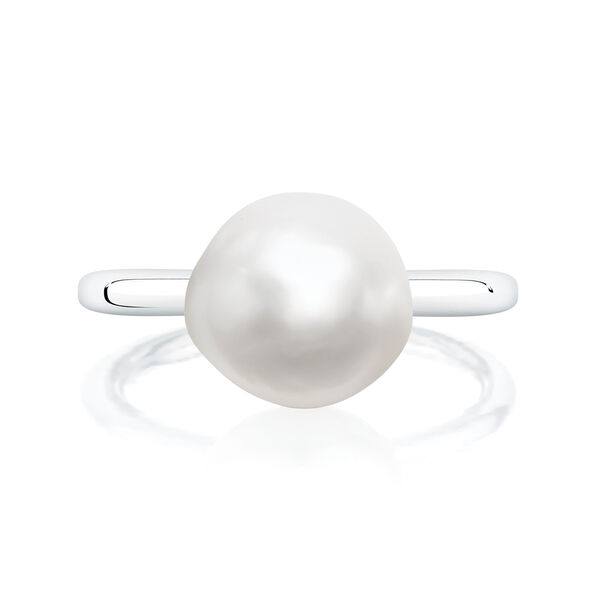 Bague en argent ornée d'une perle d'eau douce baroque