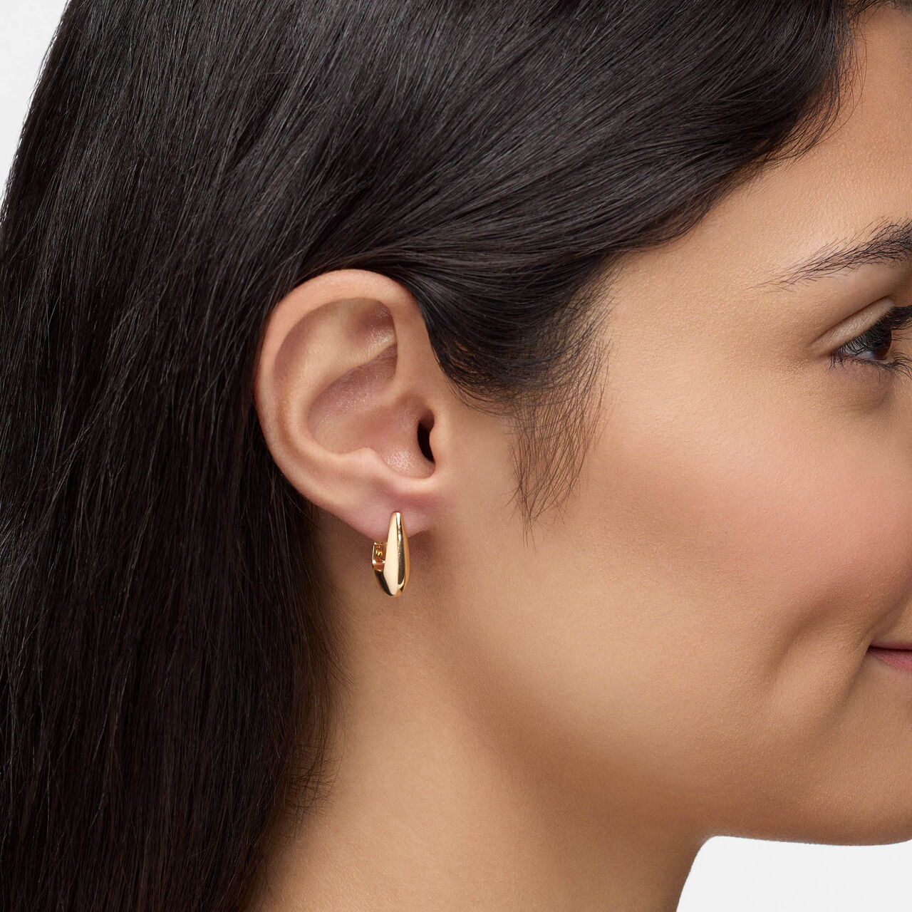 Birks Essentials Yellow Gold Square Hoop Earrings image number 1