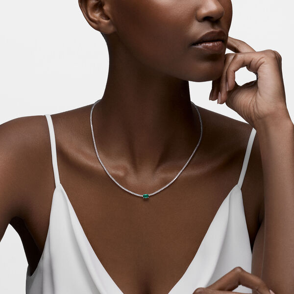 Collier en Or Blanc avec Diamants et Emeraude