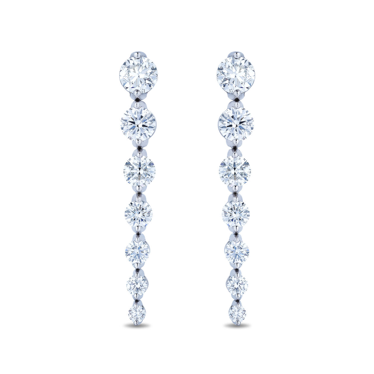 Boucles d'oreilles pendante de diamant en or blanc image number 0