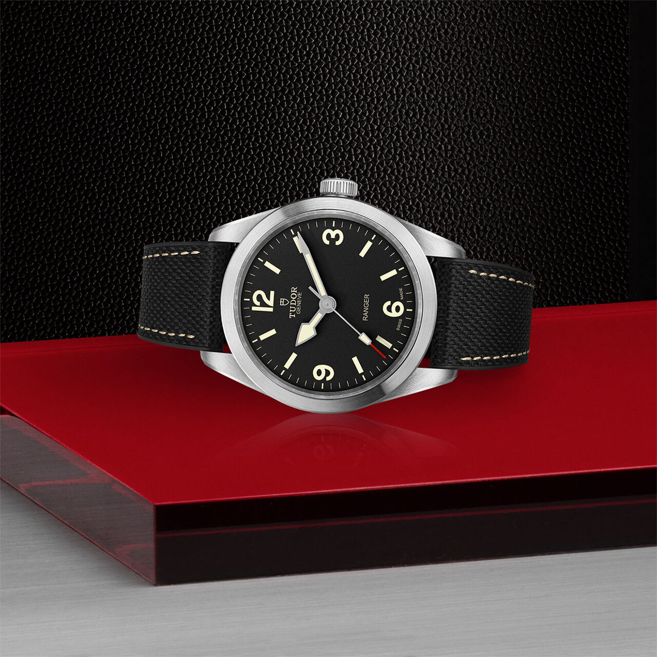 Tudor Ranger M79950-0002 Lay Down Lifestyle image number 2