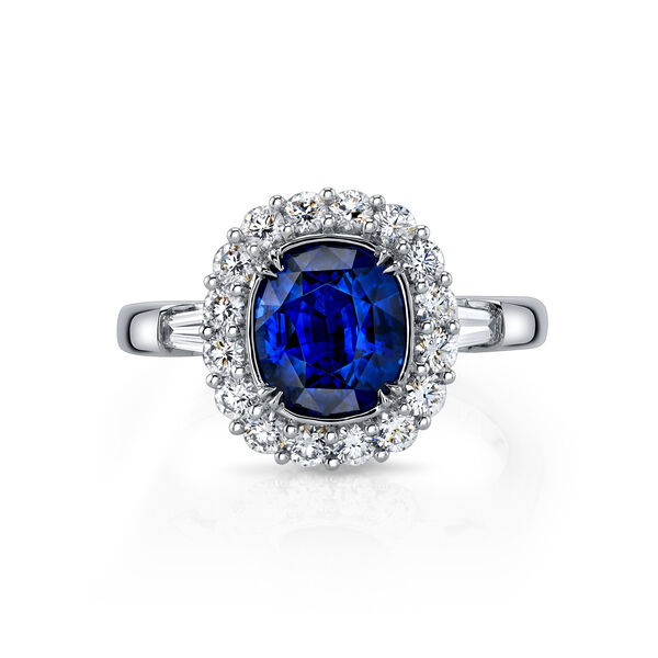 Bague avec saphir de coupe coussin avec halo de diamants