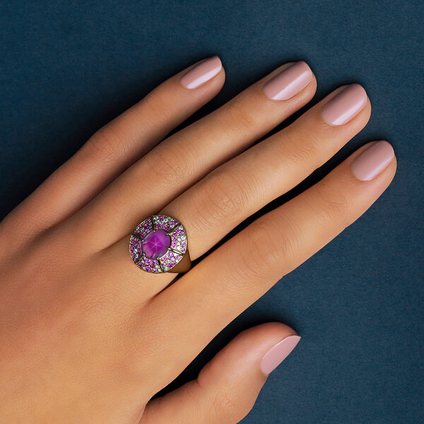 Bague avec saphir rose-violet étoilé avec diamants