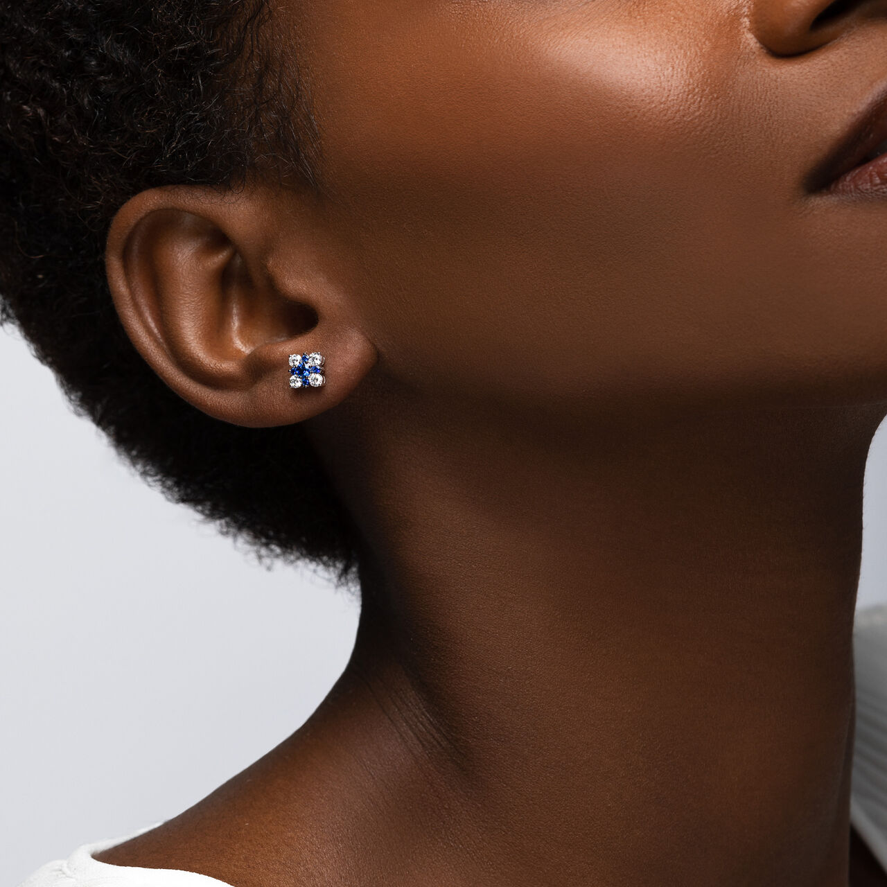 bijoux birks snowflake cluster diamond stud earrings with sapphires on model image number 1