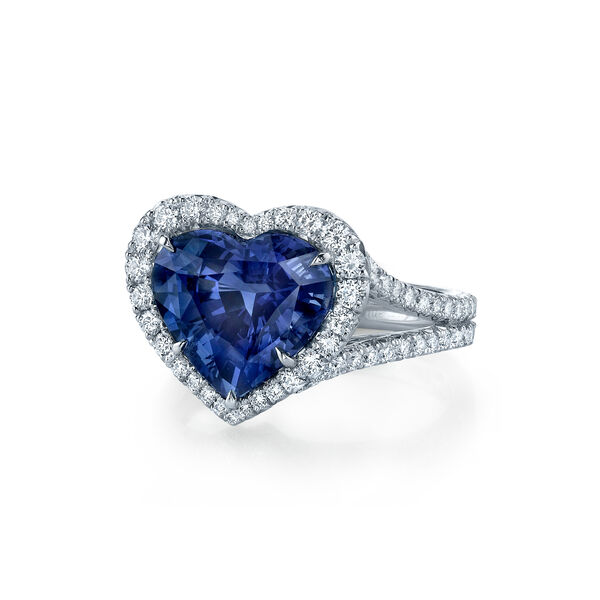 Bague avec saphir et diamants en forme de coeur à halo simple