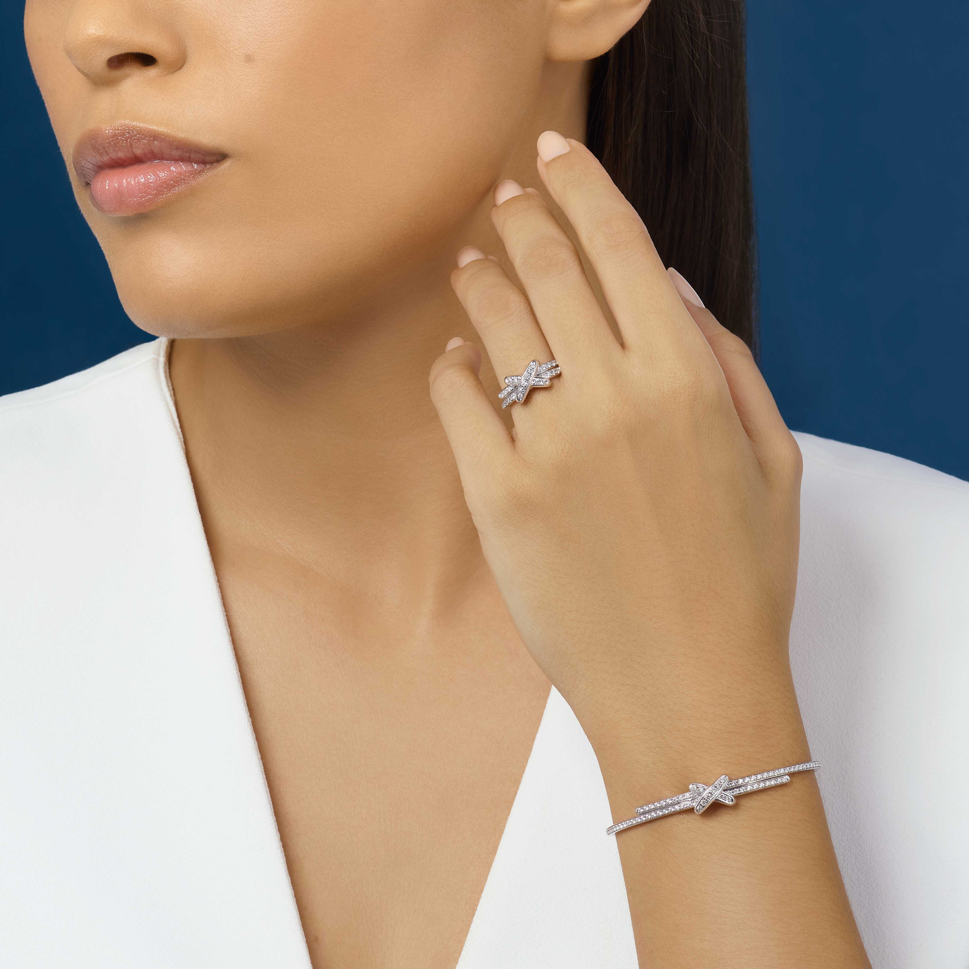 Jeux De Liens White Gold and Diamond Pavé Bangle