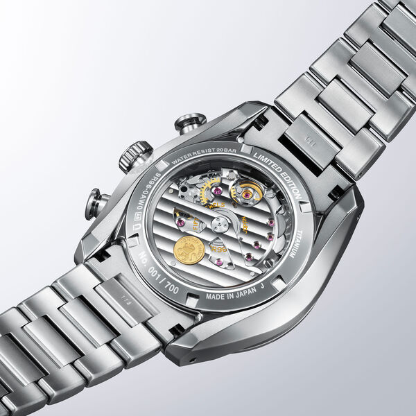 Sport 'Shinshu sunrise' 44 mm spring drive chronogarphe GMT en titane - édition limitée