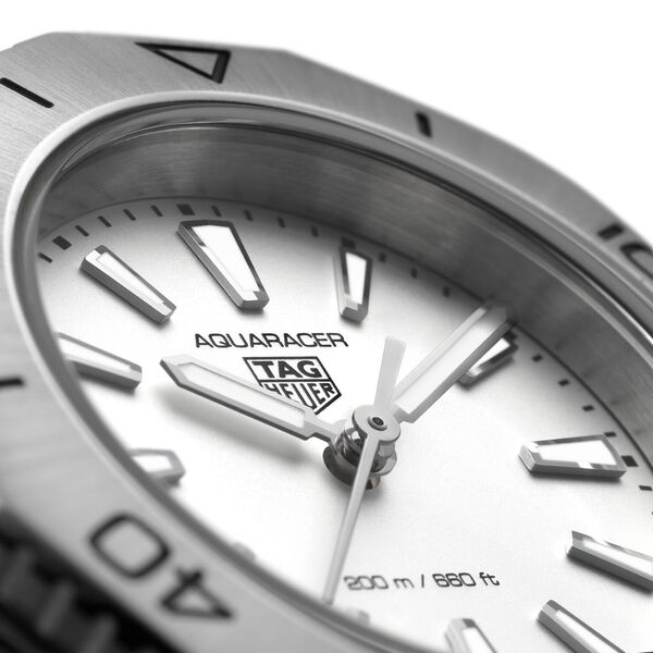 Aquaracer Professional 200 quartz en acier 30 mm