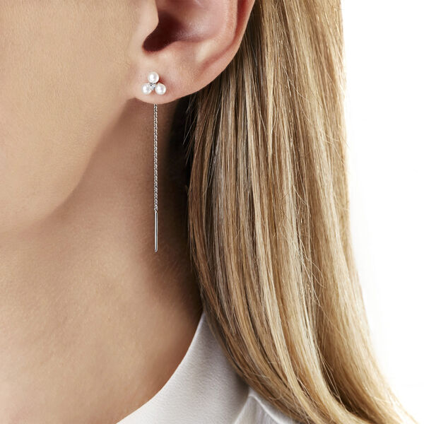 Boucles d'oreilles pendentives Trend en or blanc avec perles et diamants