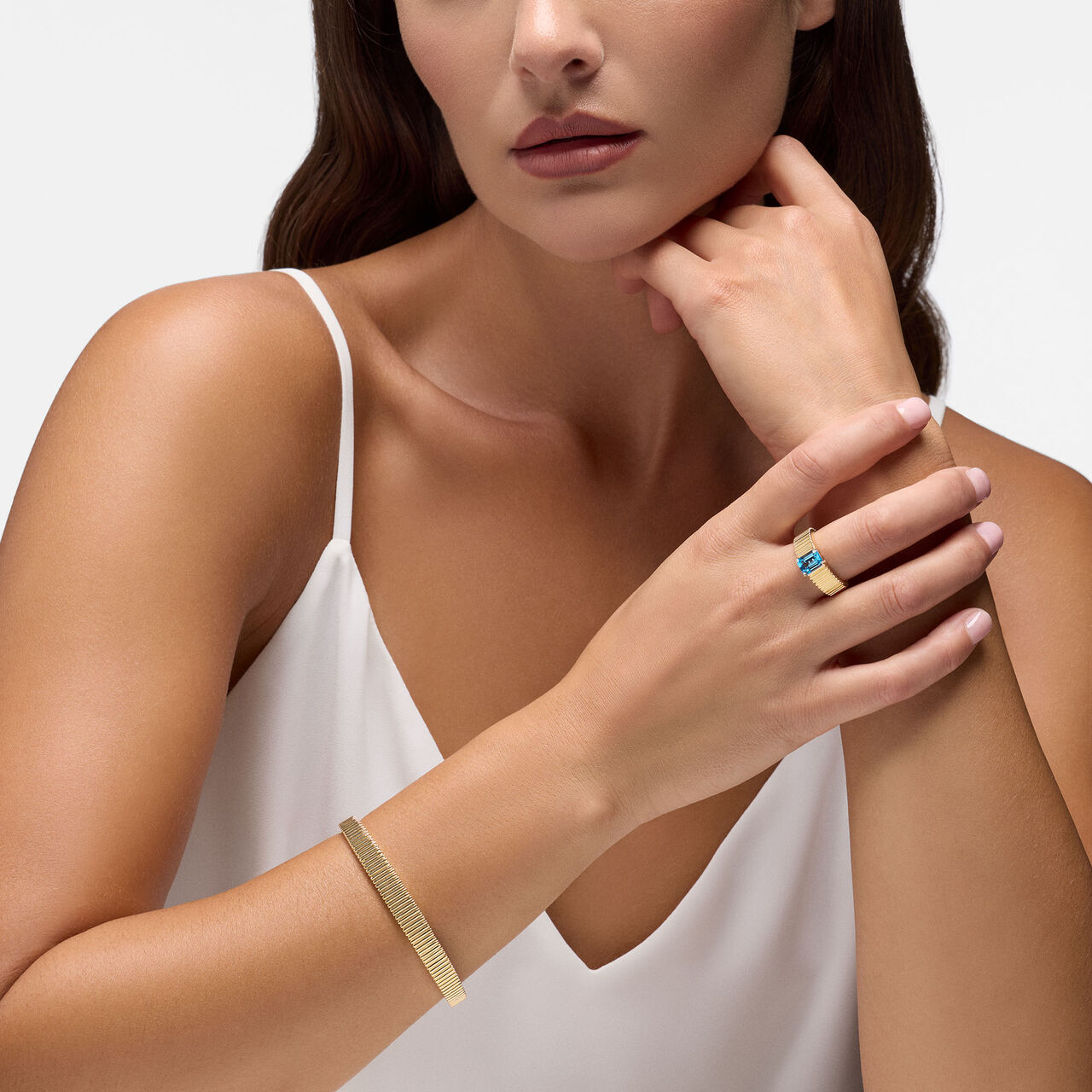 Birks Essentials Yellow Gold and Blue Topaz Pleated Ring image number 1