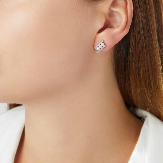 yoko_london sleek white 3 pearls diamond stud earrings qye2227 7x on model image number 3