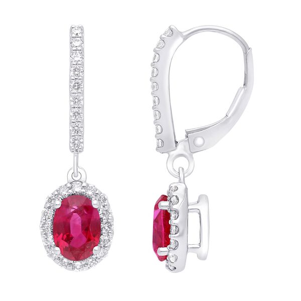 Boucles d'oreilles pendantes avec rubies ovales et halo de diamants