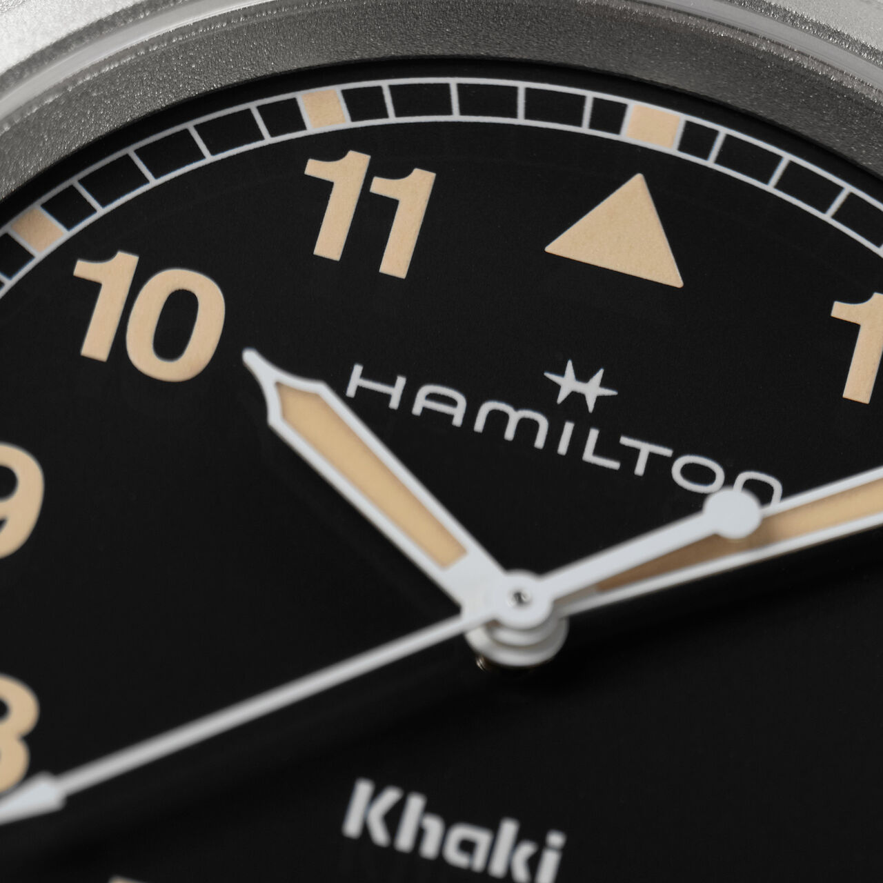 Hamilton Khaki Field 38 mm quartz en acier inoxydable image number 2