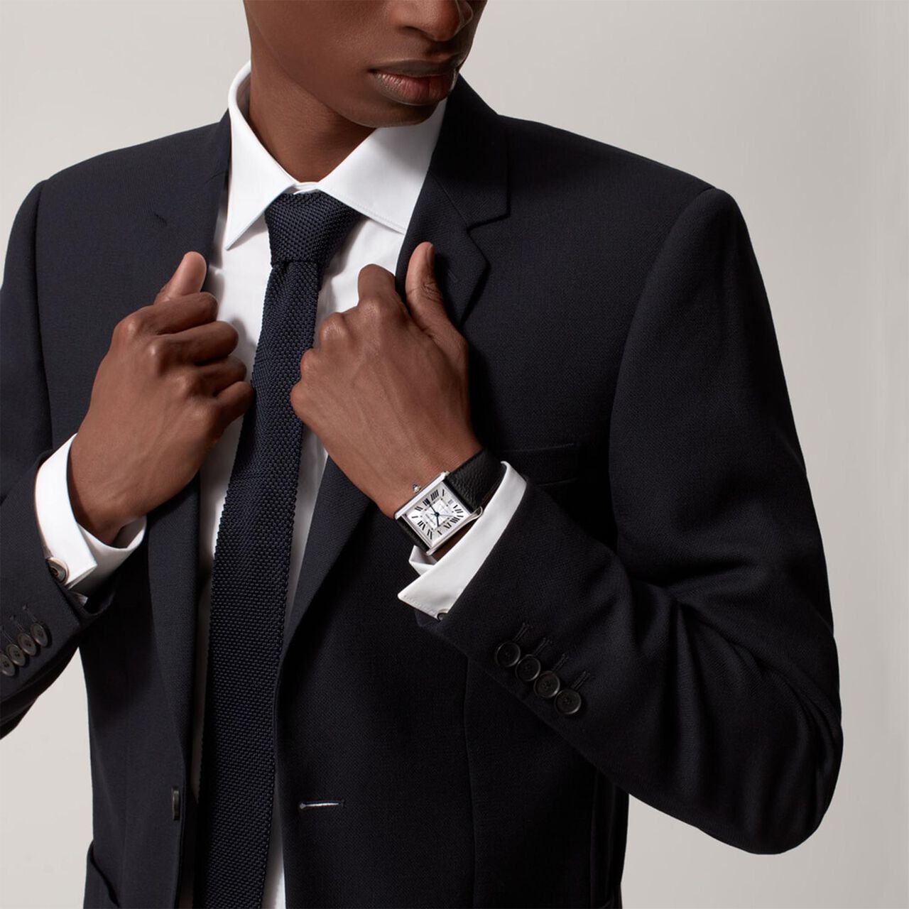 tank-must-de-cartier-watch-xl-model-steel-leather-wsta0040-on-model image number 1