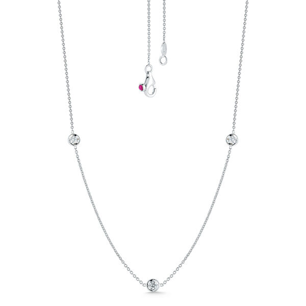 Collier à trois stations en or blanc orné de diamants