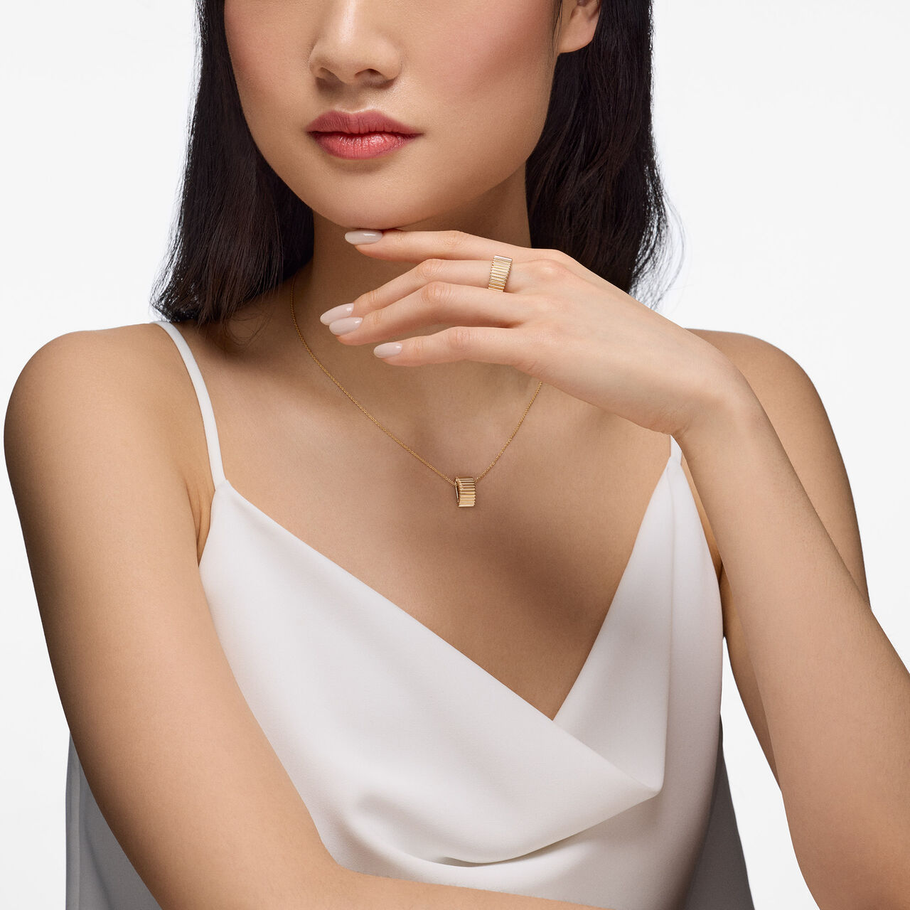 Birks Essentials Yellow Gold Pleated Necklace image number 2