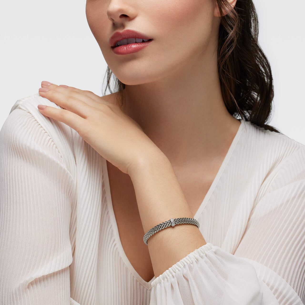 Bracelet Vendome Flex'it en or blanc avec pav&eacute; de diamants image number 1