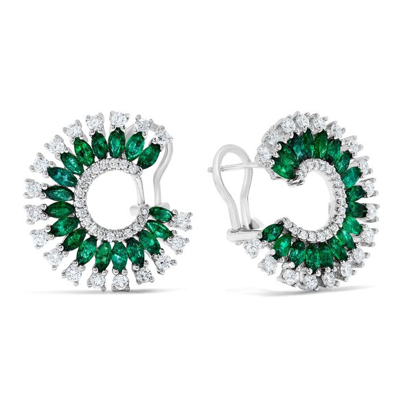 Boucles d'oreilles spirales en or blanc avec émeraudes et diamants