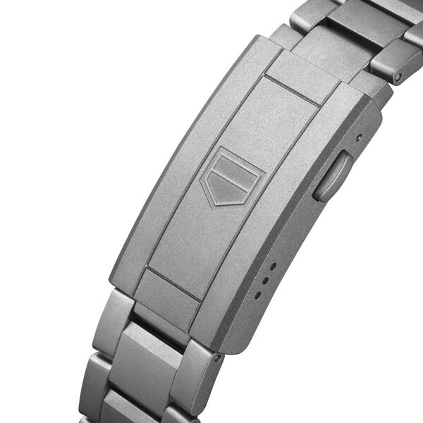 Aquaracer Professional 200 40 mm Solargraph quartz en titane