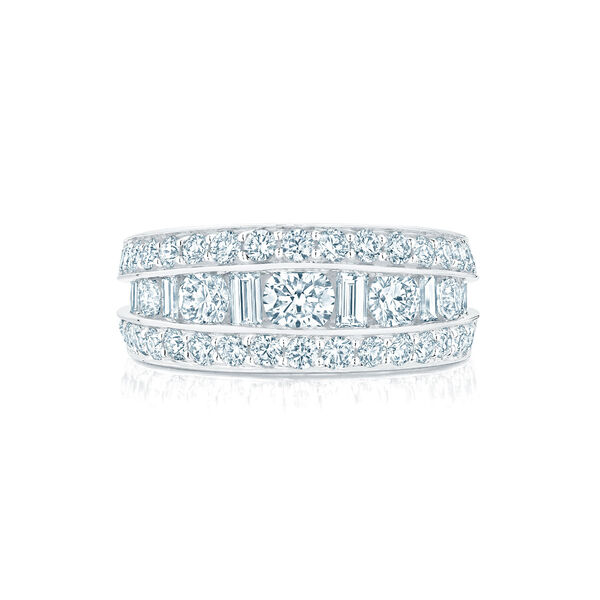 Alliance en or blanc et diamants sur trois rangs