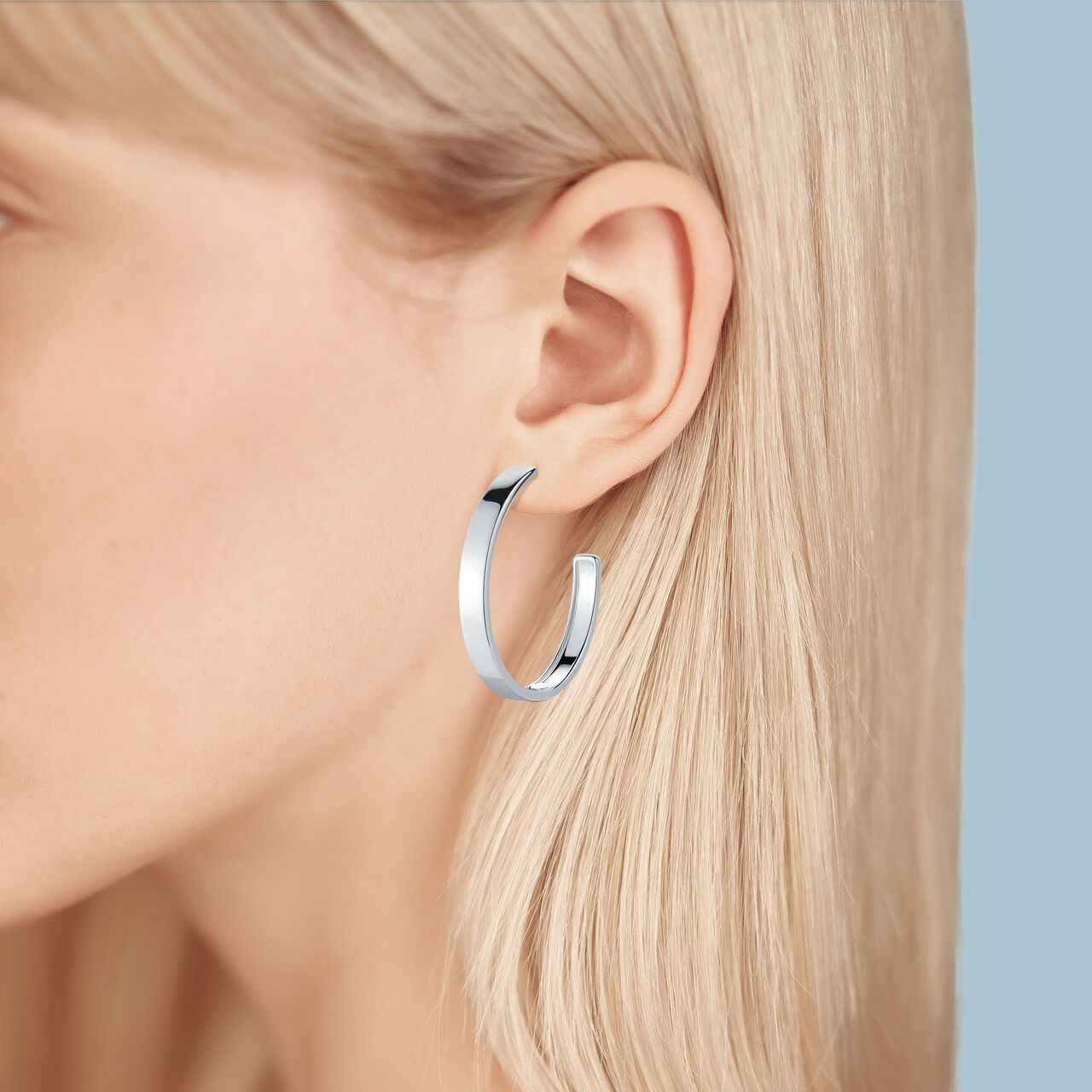 bijoux birks essentials 35mm bold sterling silver hoop earrings on model image number 3