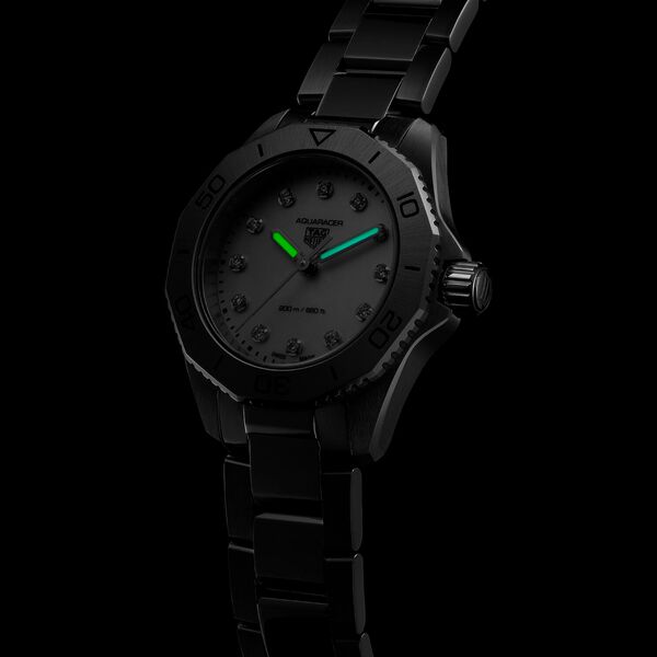 Aquaracer Professional 200 30 mm quartz en acier inoxydable et diamants