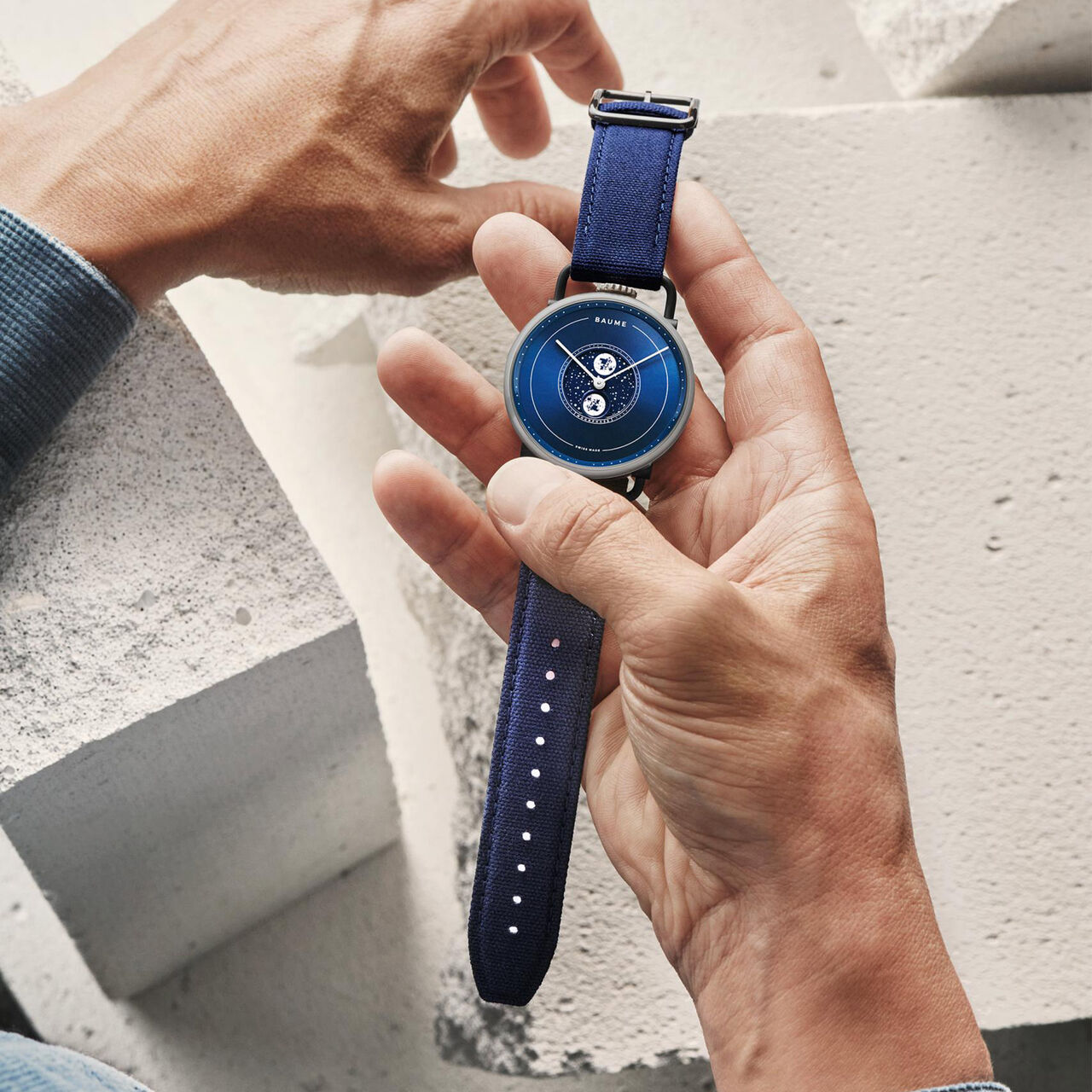 Baume 41 mm phase de lune quartz en acier inoxydable avec PVD noir image number 3