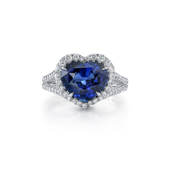 Bague avec saphir et diamants en forme de coeur à halo simple