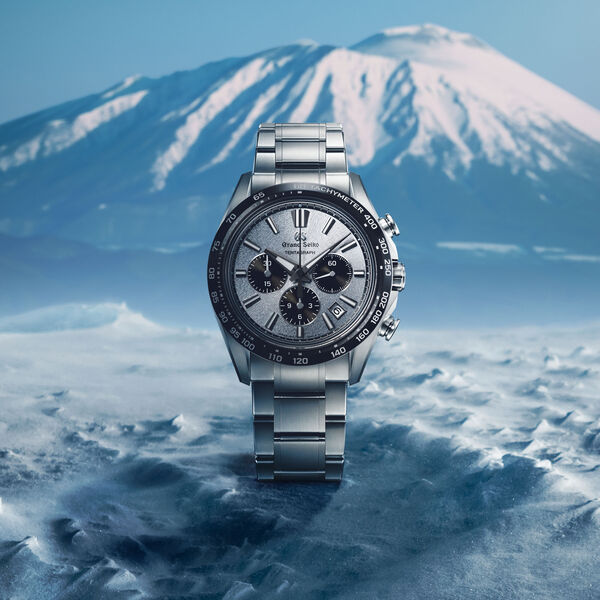 Evolution 9 Mount Iwate Automatic Chronograph 43 mm Titanium