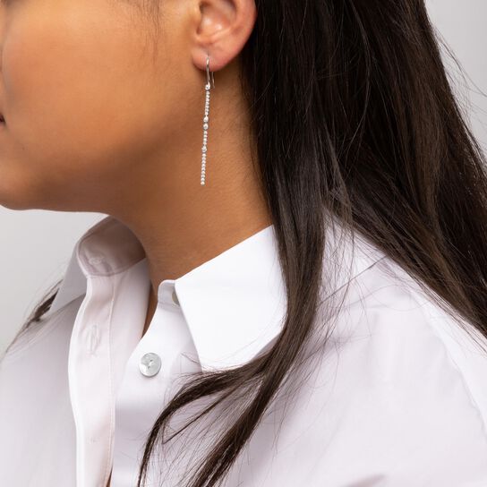 Boucles d'oreilles pendantes en diamants image number 1