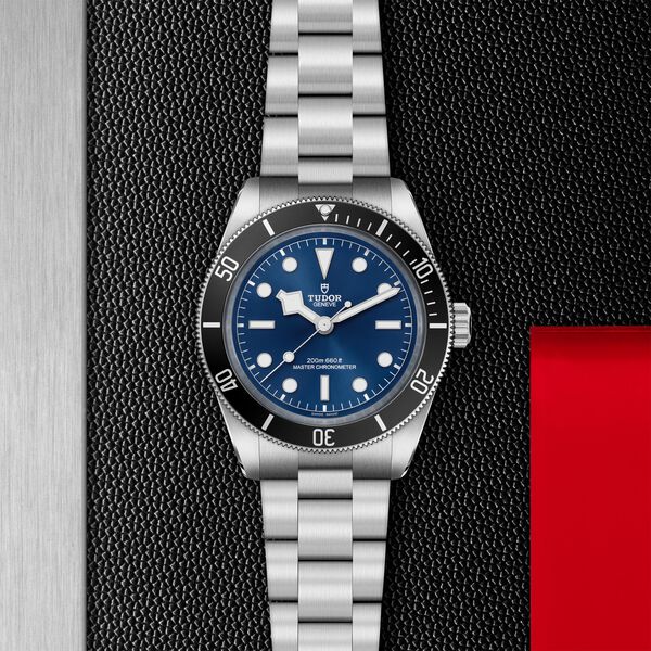 Black Bay 68 43 mm automatique en acier inoxydable