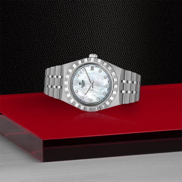 TUDOR Royal 34 mm automatique en acier inoxydable et diamants