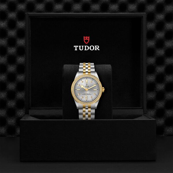 Black Bay One 39 mm automatique en or jaune, acier inoxydable et diamants