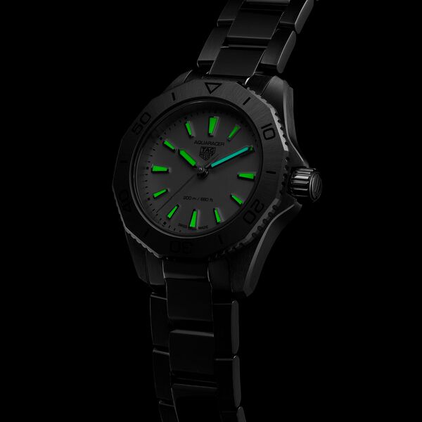 Aquaracer Professional 200 quartz en acier 30 mm