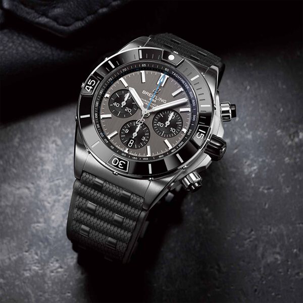 Super Chronomat Automatic Chronograph B01 44 mm Titanium