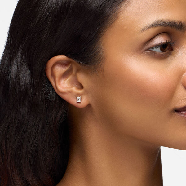 Boucles d'oreilles solitaires en diamant taille &eacute;meraude