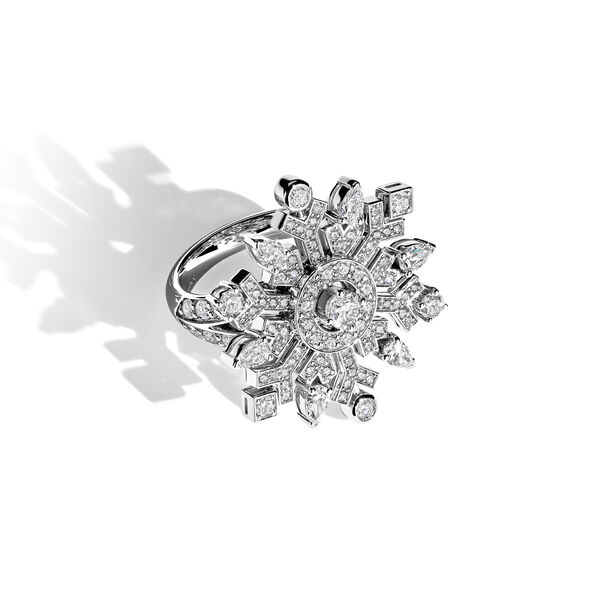 Bague en or blanc sertie de diamants