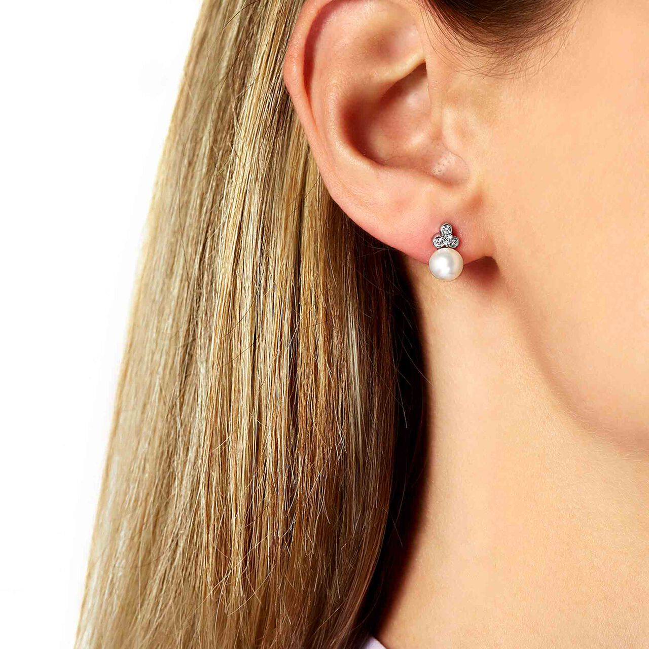 yoko london trend pearl white gold stud earrings tem0217 7f on model image number 1