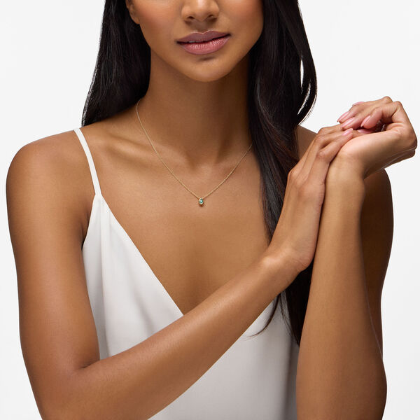 Collier en or jaune avec &eacute;meraude