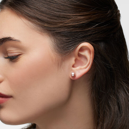 Birks Perles boucles d'oreilles en perles d'eau douce roses sur mannequin image number 1
