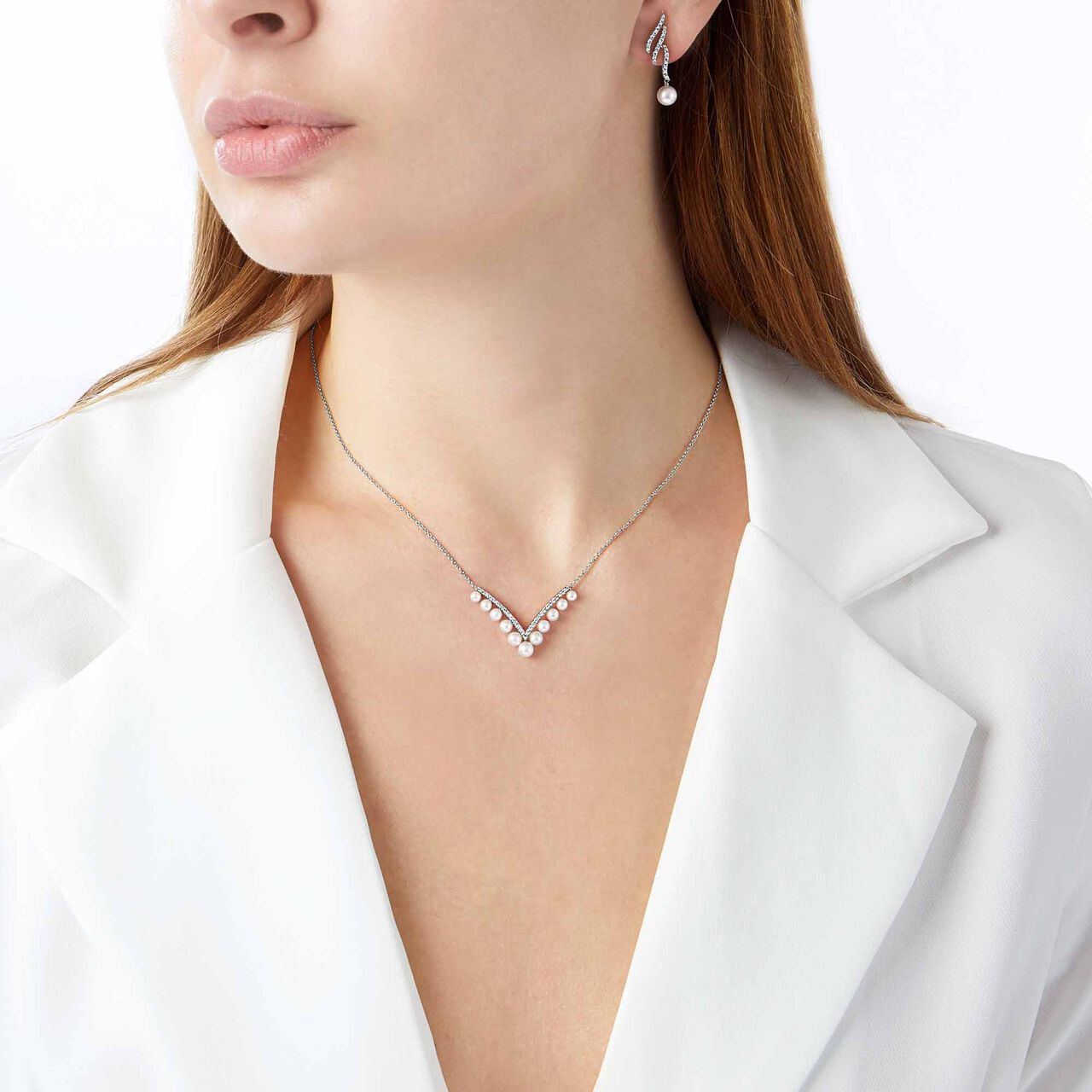 yoko london sleek white gold v diamond necklace qyn2230 7x on model image number 1