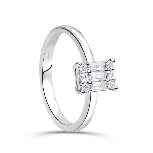 Bague en or blanc et diamants en forme de grappe