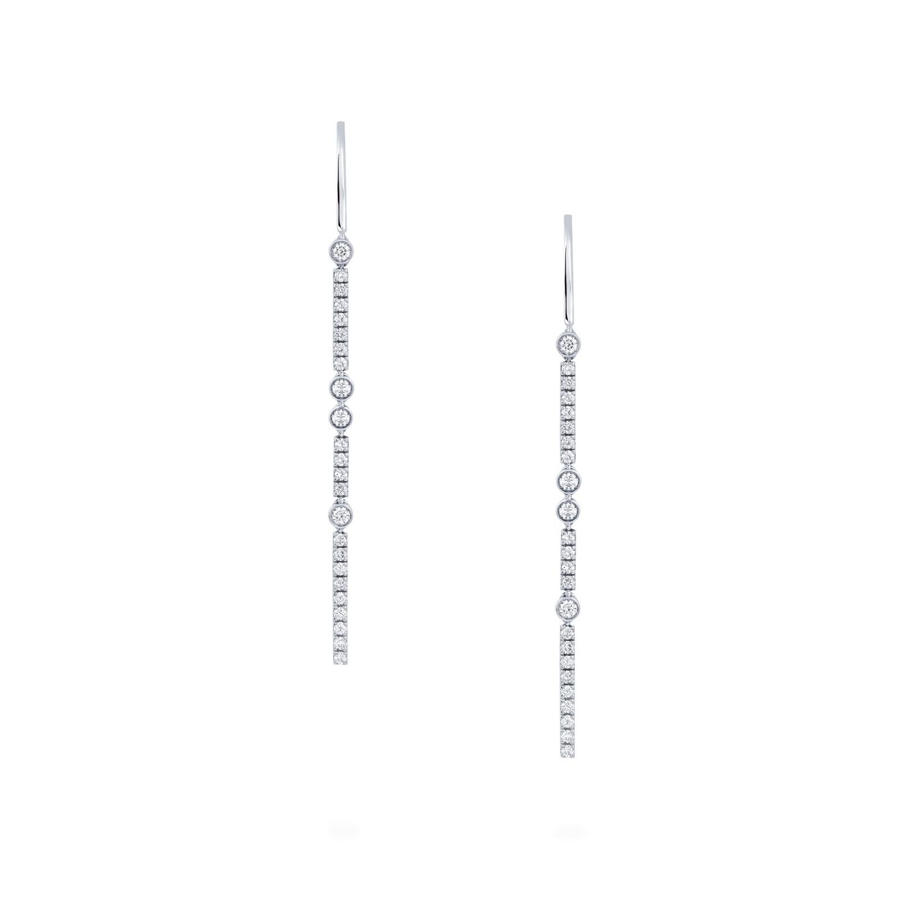 Boucles d'oreilles pendantes en diamants image number 2