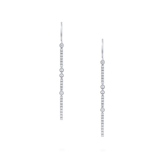 Boucles d'oreilles pendantes en diamants image number 2