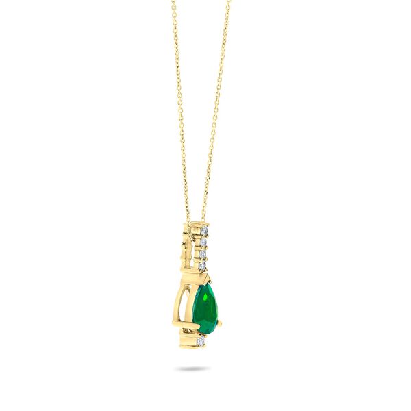 Pendentif en or jaune avec rubis en forme de poire et diamants