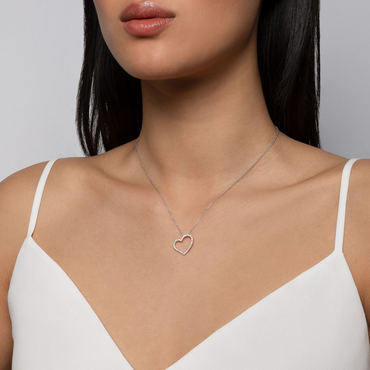 bijoux birks rosee du matin diamond heart pendant on model image number 2