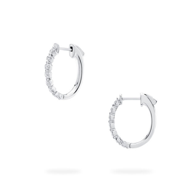 Boucles d'oreilles anneaux en or blanc et diamants